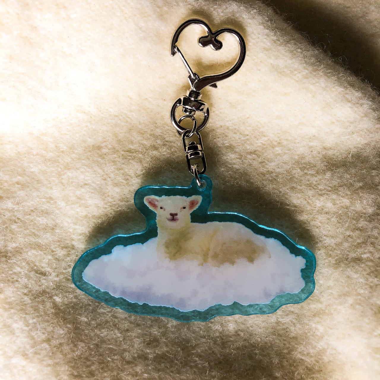Llavero acrílico con forma de nube de Emmanuel el Cordero